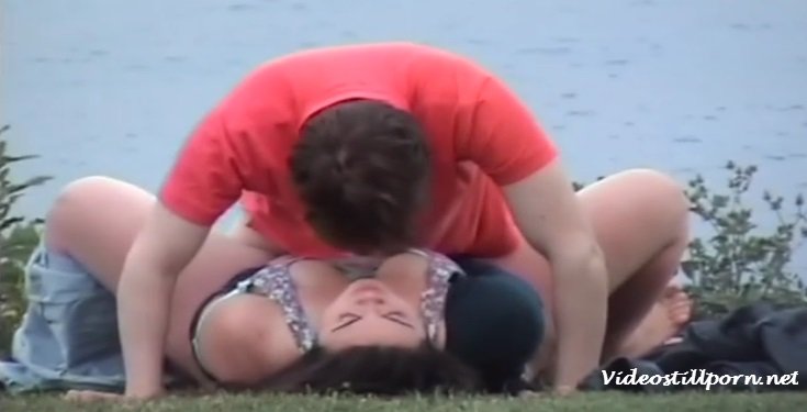 Подглядывания за сексом в людных местах.