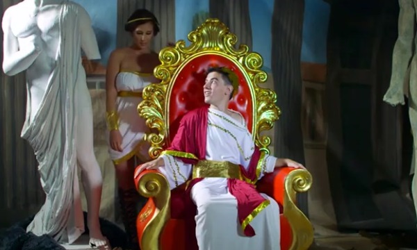 Студентышка замечтался на паре, о горячем сексе со своей соседкой по парте